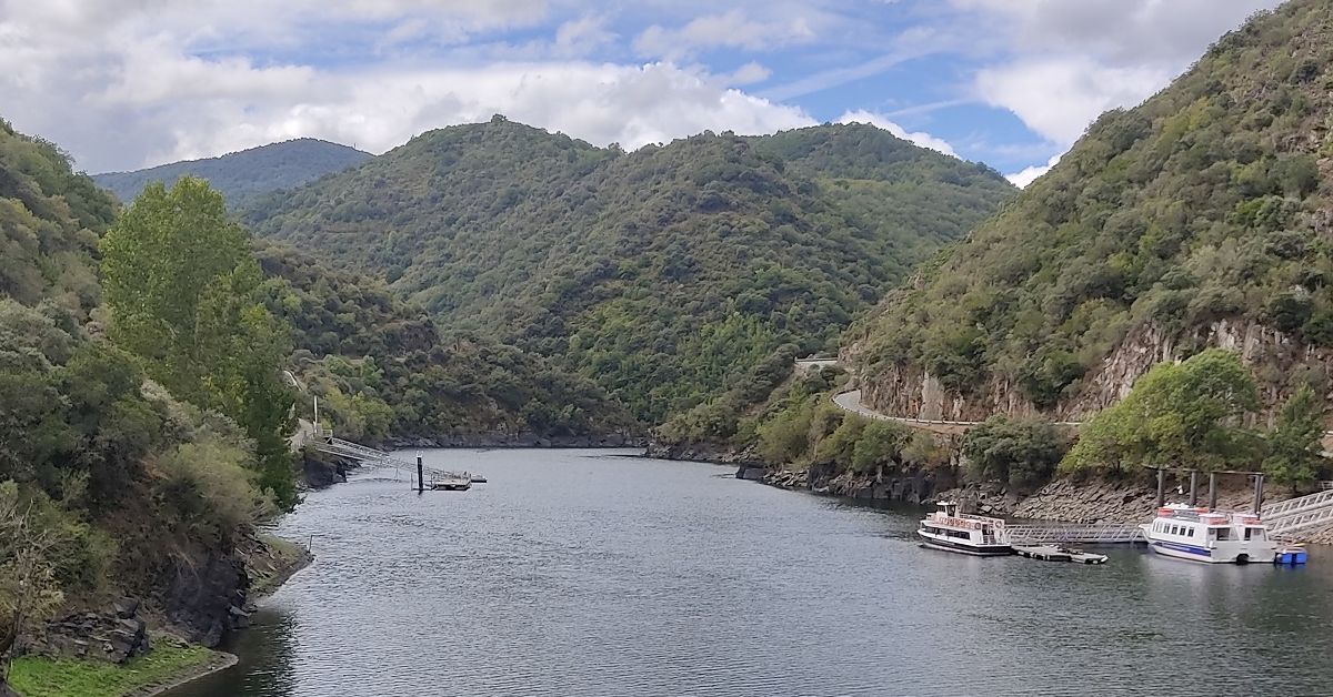 rio sil catamaran ribeira sacra