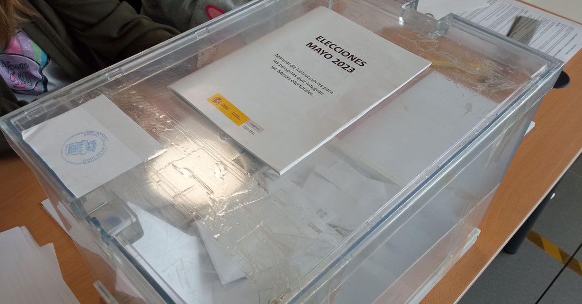 Eleccions-2023-municipais-votar-urna-votacion-papeleta-7