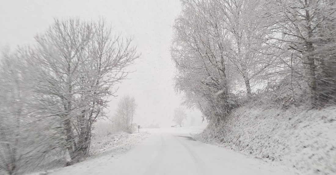 neve-en-Lóuzara,-Samos