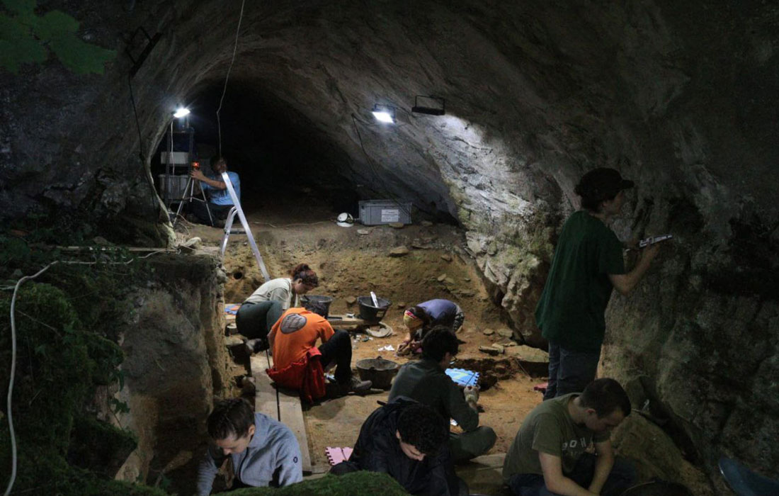 traballos-en-Cova-Eirós-Triacastela