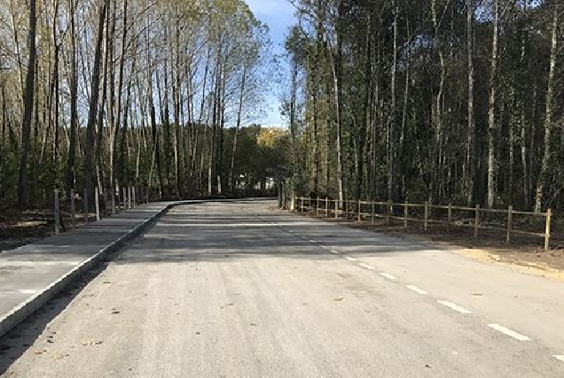 Acceso á praia fluvial de Begonte