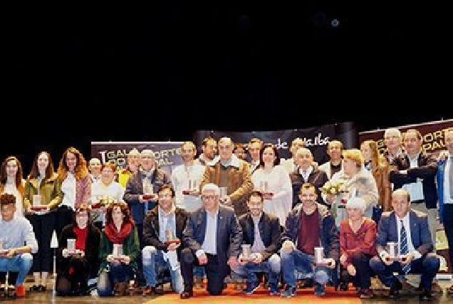 Foto de familia dos premios na I Gala do Deporte Municipal de Vilalba