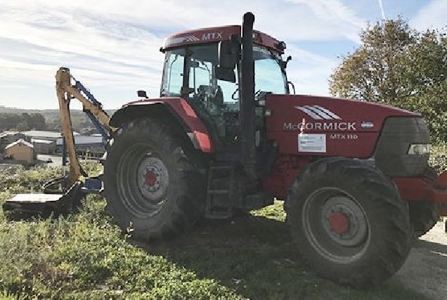 Tractor e desbrozadora adquiridos polo Concello de Xermade