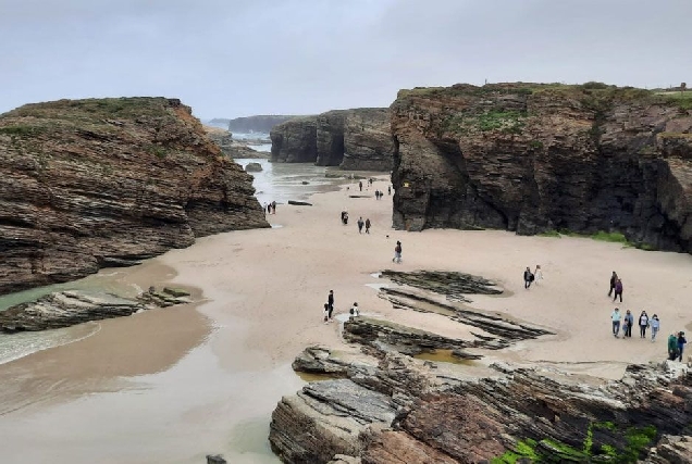 praia-catedrais-turistas