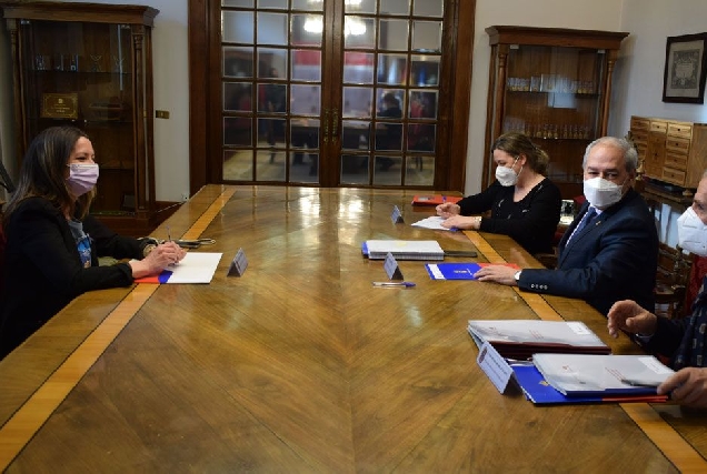 Reunión comisión estacionamento Santa María