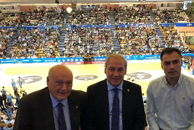 140522 Encontro Río Breogán  Unicaja Málaga   Presidente da Deputación(1)