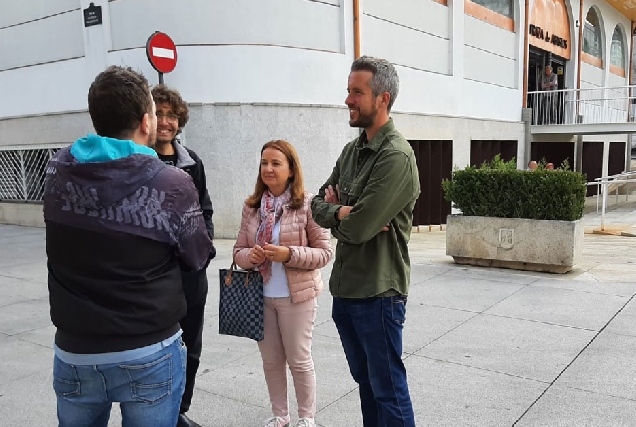 visita concelleiros BNG al mercado municipal