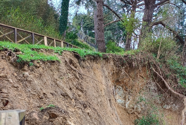 Imaxe dos deprendementos no paseo de Santa Cruz (Oleiros)