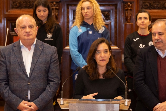 A alcaldesa, Inés Rey, desexou sorte aos equipos participantes, especialmente ao Hockey Club Coruña, na recepción oficial