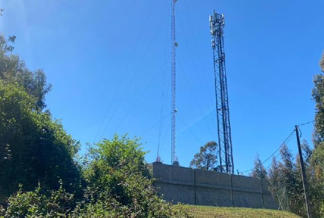 Imaxe das antenas de cobertura móbil en Curtis