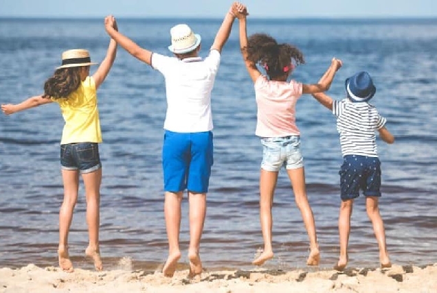 kids-at-beach