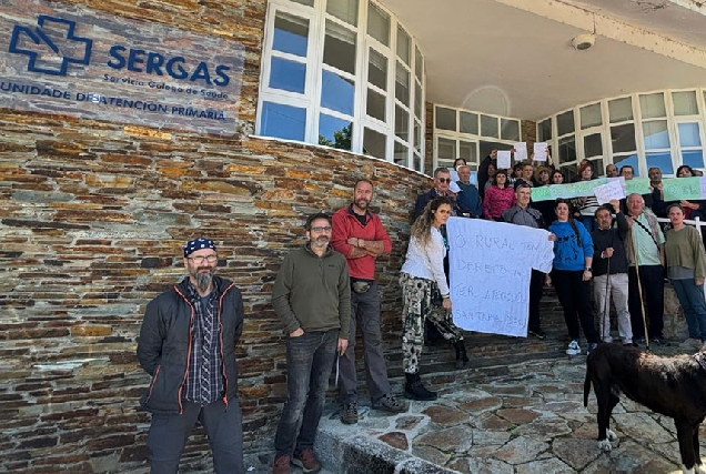 veciños-Courel-protesta-centro-de-saúde