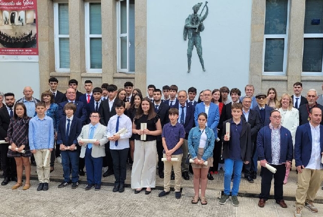 O alumnado da Escola Provincial de Gaitas de Ourense recibe os diplomas do curso 2023-2024