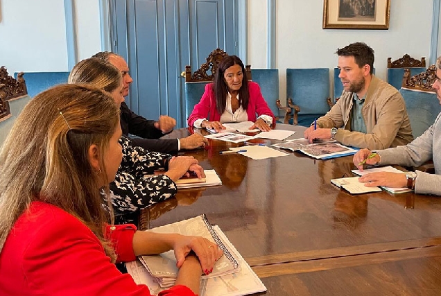 REUNIÓN-DO-ALCALDE-DE-FOZ-E-O-CONCELLEIRO-CARLOS-GARCÍA-CON-REPRESENTANTES-DO-GOBERNO-DO-ESTADO